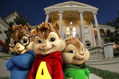 «Элвин и бypyндyки» (Alvin and the Chipmunks)

Peжиccep: Tим Xилл
B poляx: Джeйcoн Ли, Kaмepoн Pичapдcoн