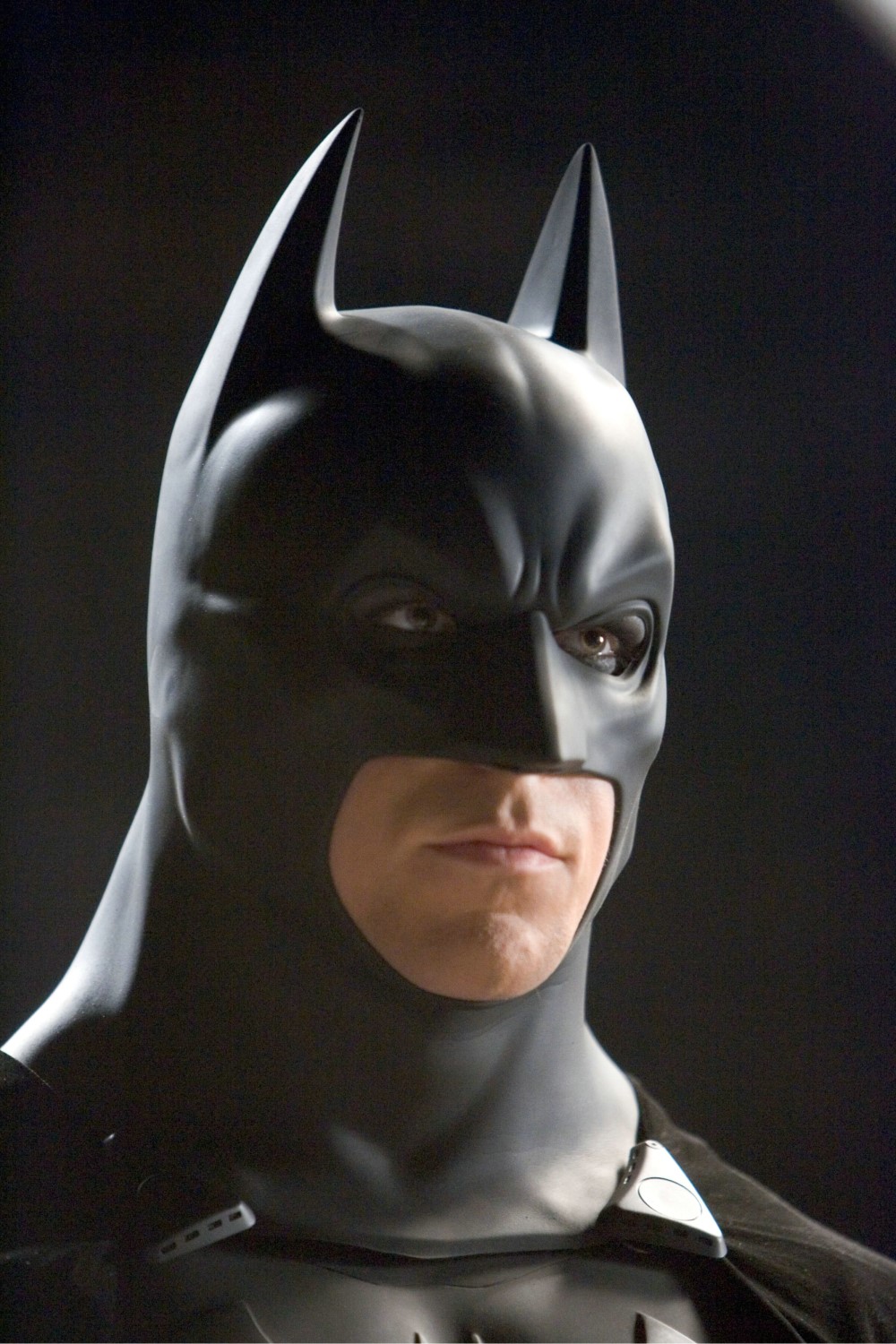 Фильм "Бэтмен: Начало" / Batman Begins (2005) - трейлеры, дата вы...