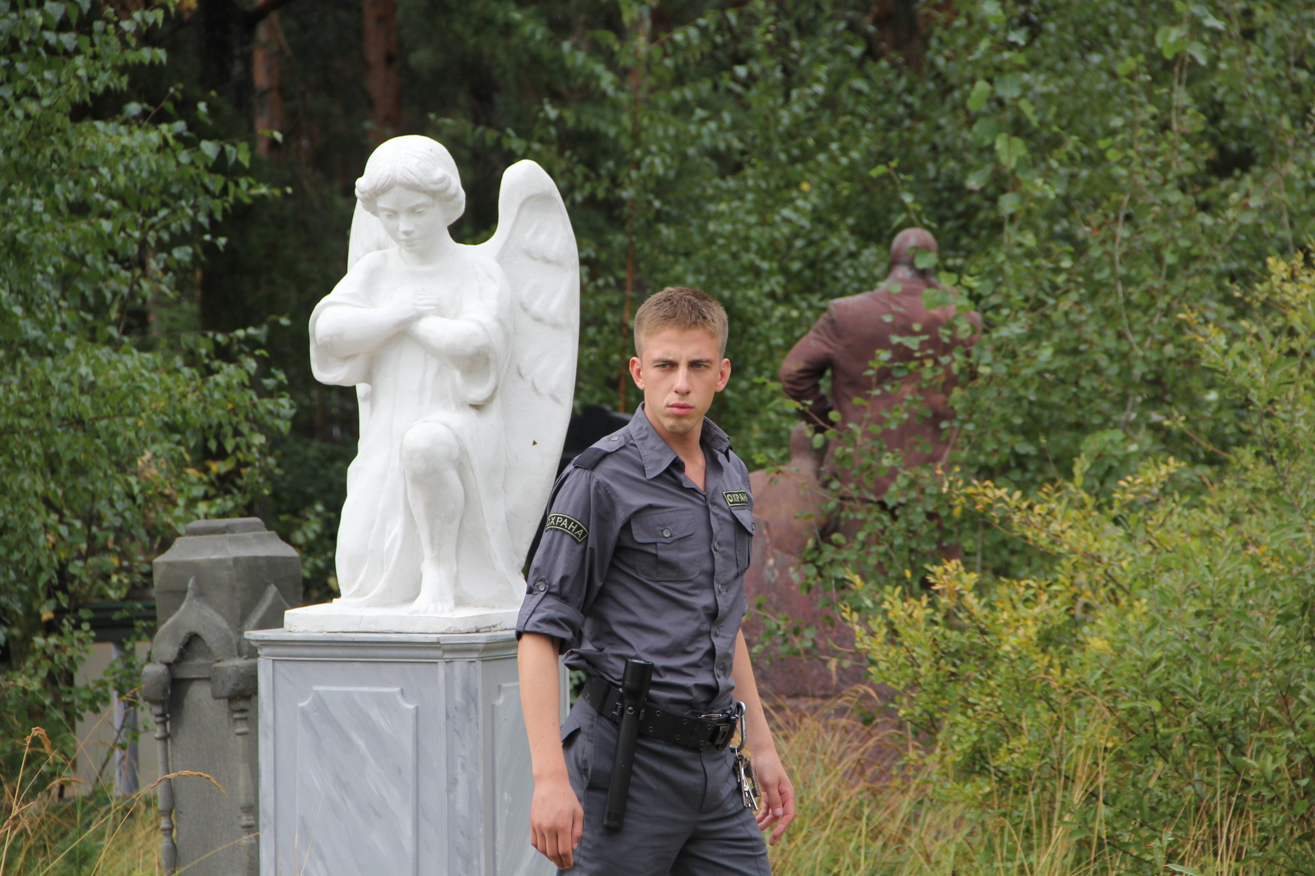 Парень с нашего кладбища актер фото