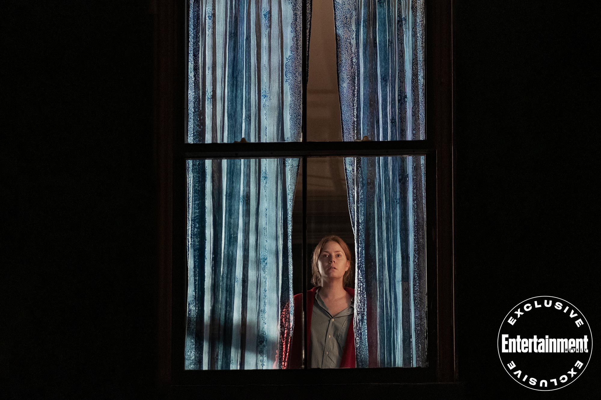 Женщина в окне, кадр № 1