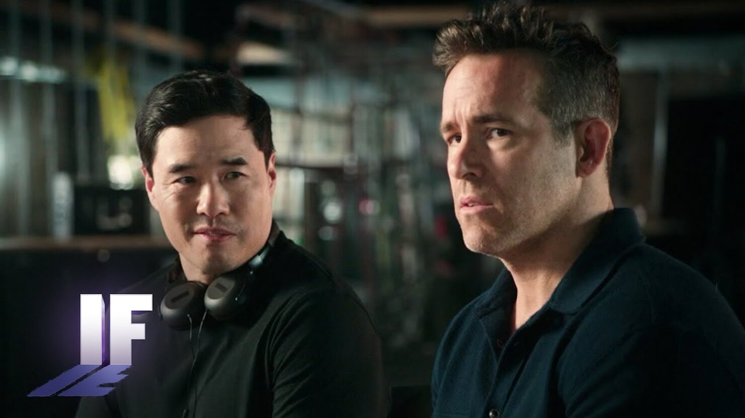 Райан Рейнольдс не узнаёт режиссёра Джона Красински (видео)