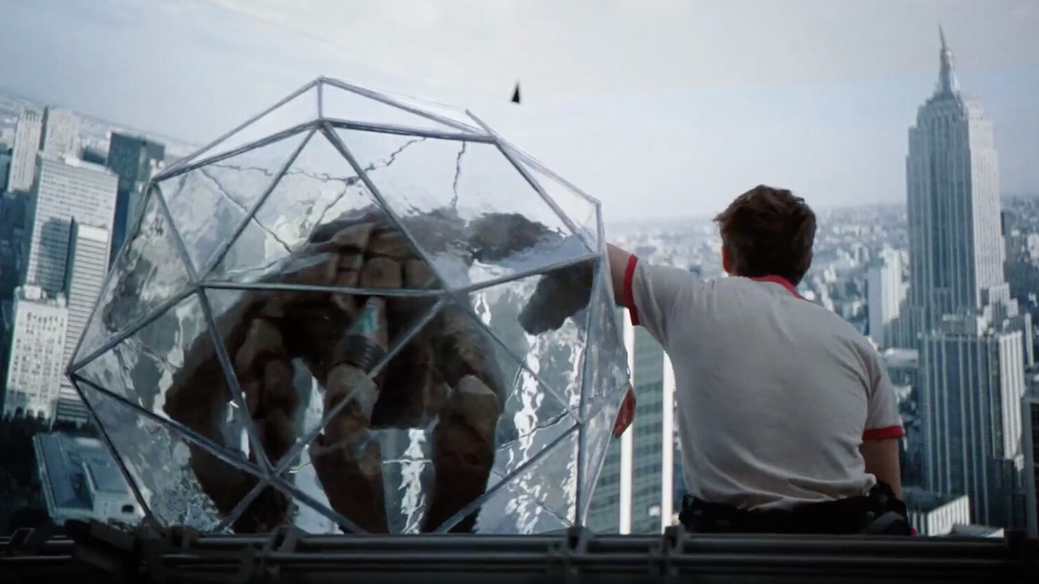 Даже каменный пришелец не может устоять перед Райаном Гослингом в финальном трейлере фантастики "Проект „Конец света“"