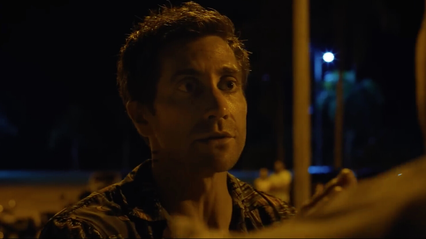 Джейк Джилленхол лихо раздаёт оплеухи в первом ролике экшена «Дом у дороги»