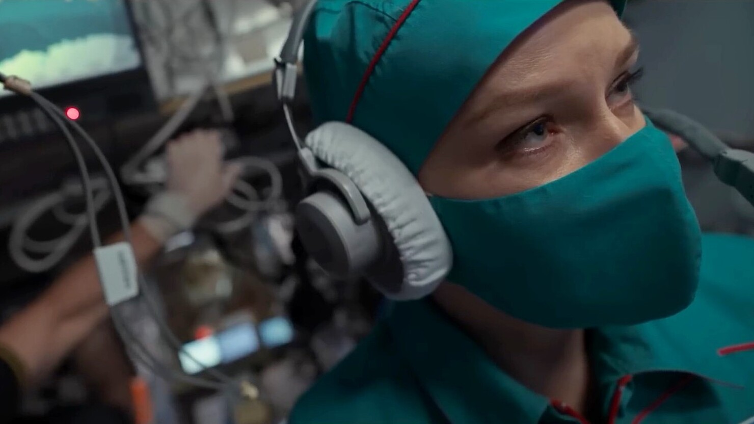 Юлия Пересильд в космосе — вышел трейлер эпичной драмы "Вызов"