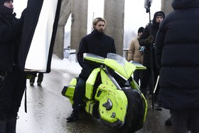 Промо-арт фильма «Весельчак У» Промо-арт фильма «Весельчак У»