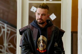 Промо-арт фильма «Весельчак У» Промо-арт фильма «Весельчак У»