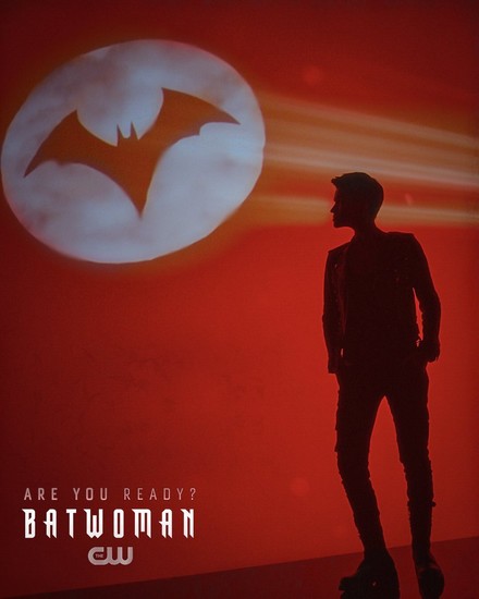 Постеры сериала «Бэтвумен»