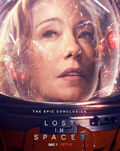Постеры сериала «Затерянные в космосе»