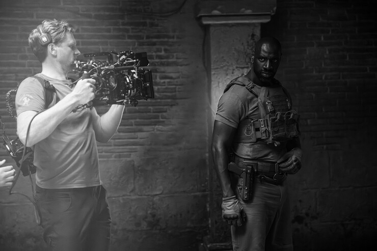 Промо-арт сериала «Наёмник: Сериал по «Тайлеру Рейку»»