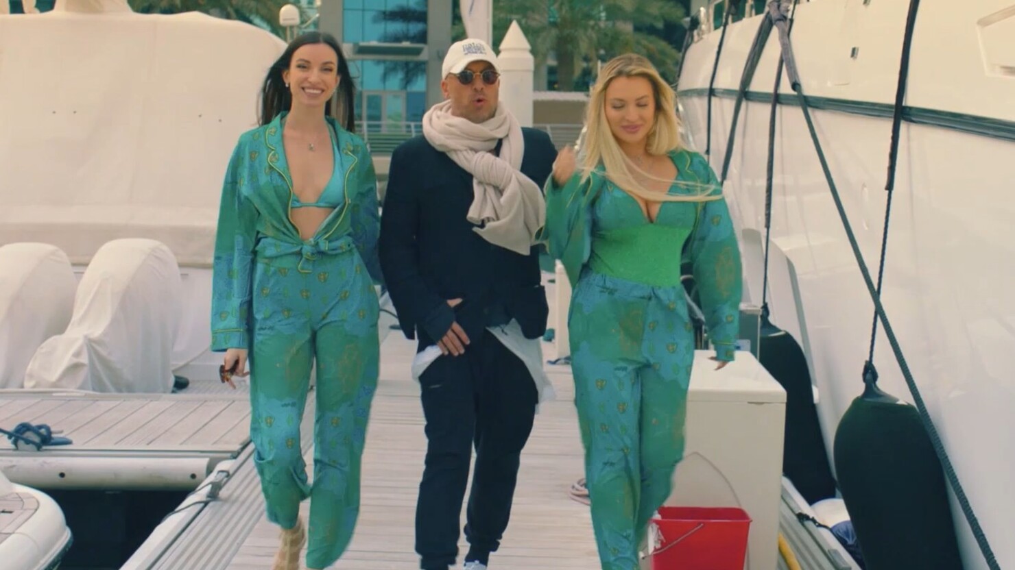Дубай, яхты, дорогие женщины и фирменный юмор Сарика Андреасяна — трейлер сериала "Нагиев на каникулах"