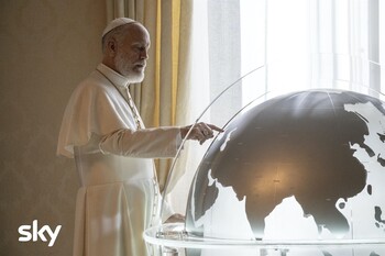 Кадры из сериала «Новый Папа»