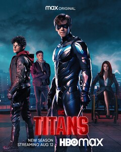 Постеры сериала «Титаны»