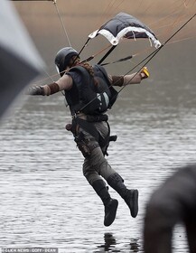 Промо-арт сериала «Расхитительница гробниц»