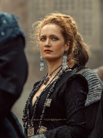 Кадры из сериала «Трудно быть богом»